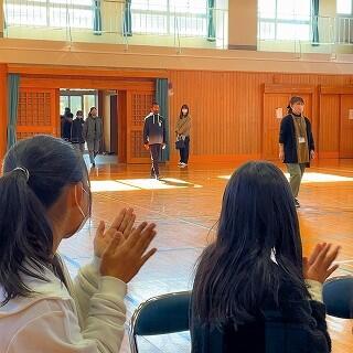 入場から緊張しますね