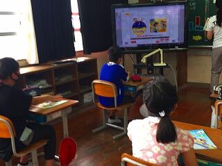 映像を見ながら