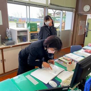 たくさんサインを集めます。