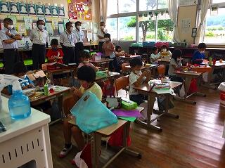 １年生と校長先生方