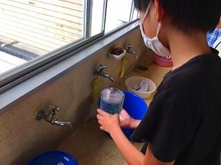 水の量をはかる