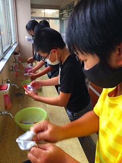 つまみ洗いやもみ洗い