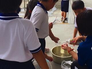 シャボン玉液を分けますよ