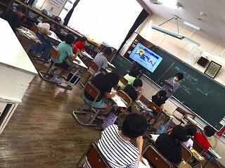 社会の勉強中