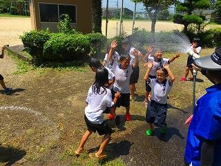 キャー、もっとかけてー！