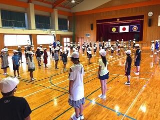 全校が体育館へ集合