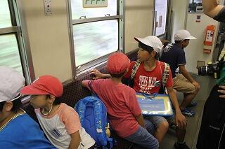 電車内 電車内