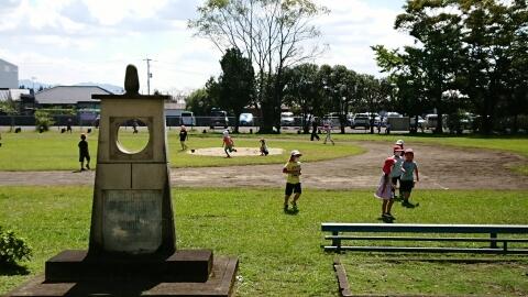 昼休みの運動場　２