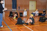 石山小学校での出発式