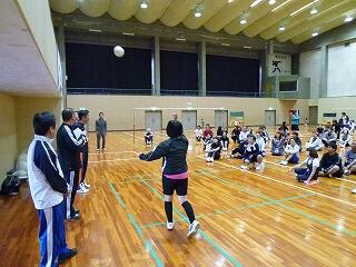 開会式：サーブの仕方の説明