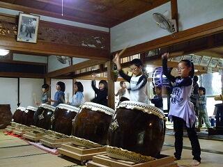 だんだん速いリズムで