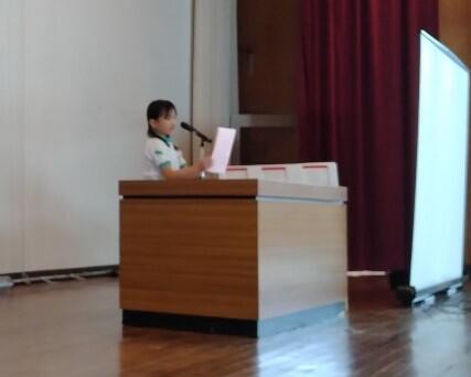 児童代表の作文発表です。