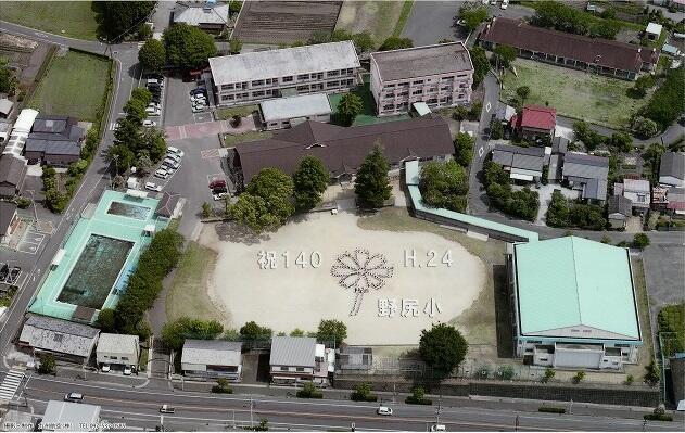 野尻小学校全景（平成24年5月23日撮影）
