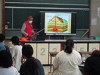 地層に関する授業の様子