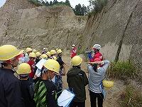 白砂層の見学の様子