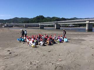 砂の造形の様子１