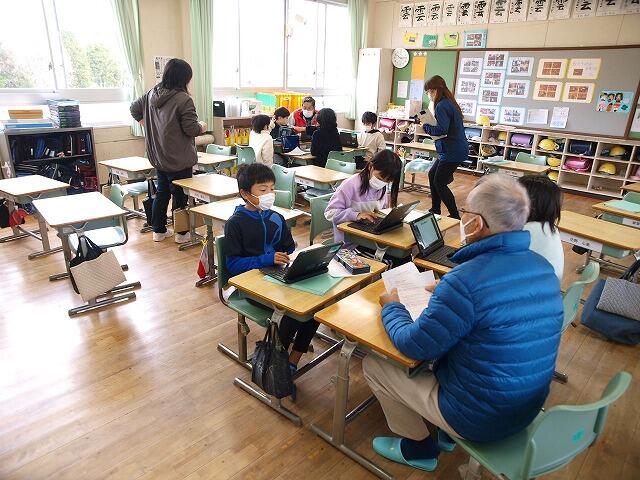 方言指導の様子