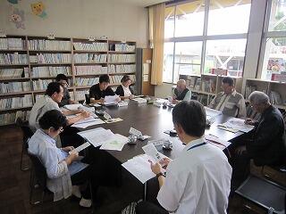 ８人の委員のみなさんとの協議。