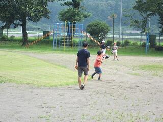 キャッチボールの練習。