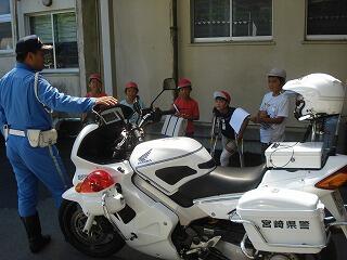 えびの警察署の見学。