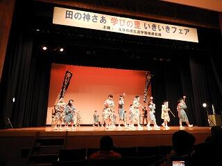 鎌踊りの発表。