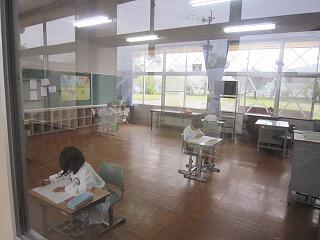 真剣に問題に取り組む子どもたち。