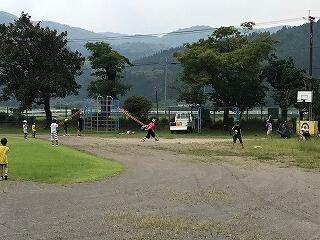 ソフトボールの練習。