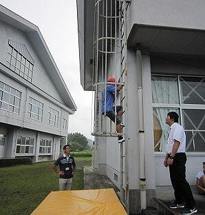 非常ばしご昇降訓練
