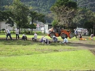 みんなで奉仕作業。