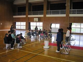 卒業式の練習のようす。