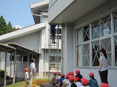 非常階段の昇降練習の様子