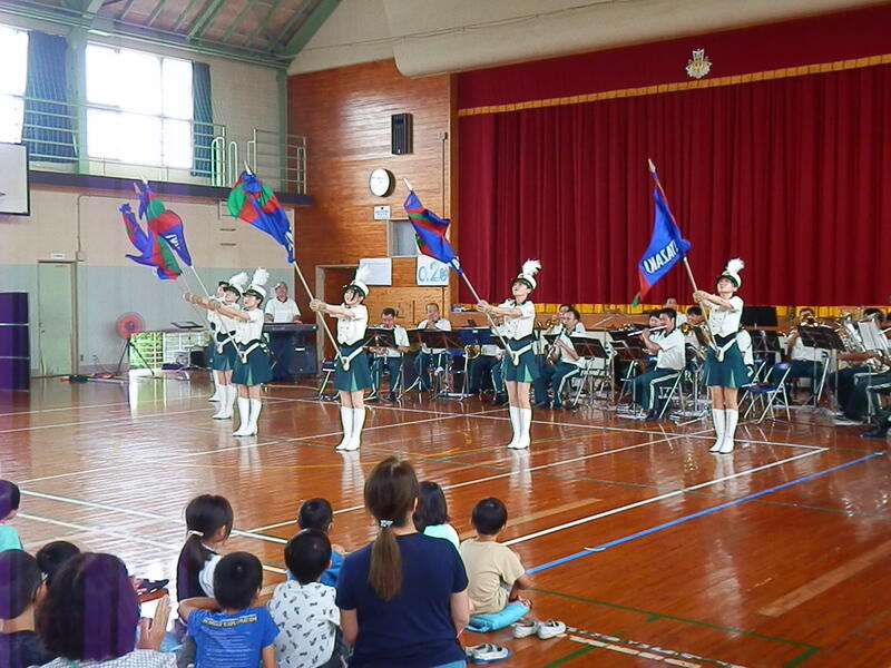 カラーガード隊のパフォーマンス