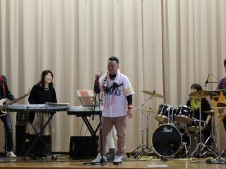 ボーカル三輪さん ボーカル三輪さん