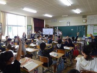 ６年２組の授業の様子