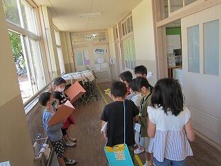 説明をする２年生