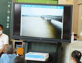 増水した小丸川