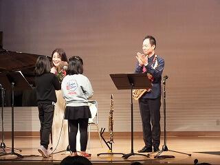 お礼の言葉と花束