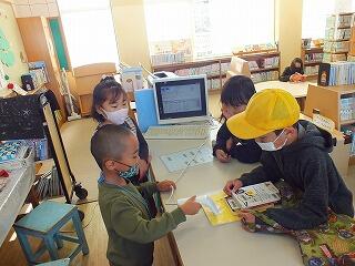 バーコードを読み取る様子