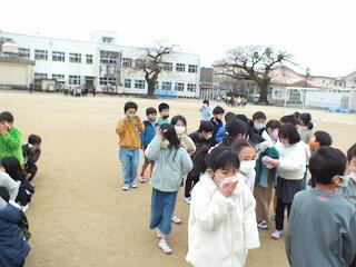 運動場に避難１