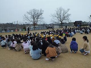 運動場に避難２