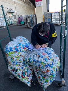 集まったペットボトルキャップ