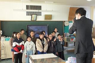 動画をバックに写真撮影