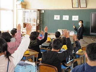 それぞれの学級で学級開きです。