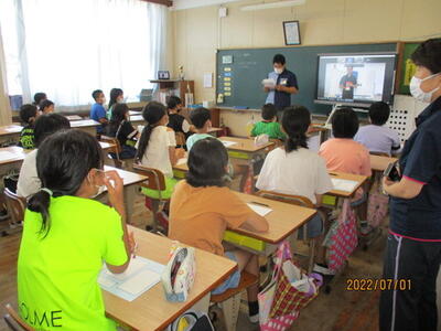 ローソンの方が夢教室についてあいさつを兼ねて説明してくれました。