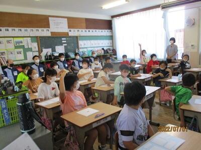 隈さんの質問に答えている様子