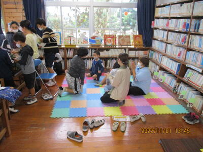 読み聞かせコーナー