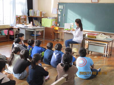 ３年生の読み聞かせ