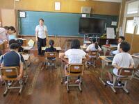 先生の指示をしっかり聞いています