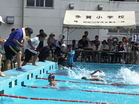 川南小プールで