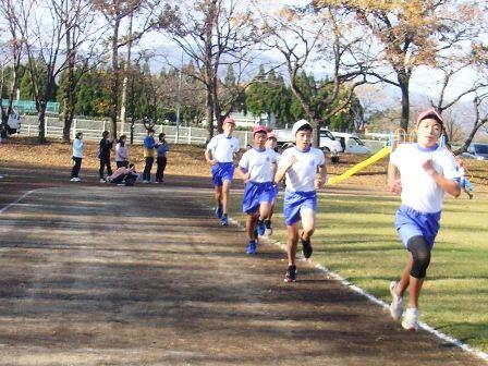 疾走する6年生
